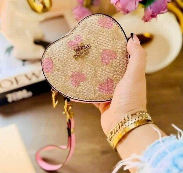 WXL-1063 - MONEDERO EN FORMA DE CORAZON x "COACH" CON CAJA (1 PZA)