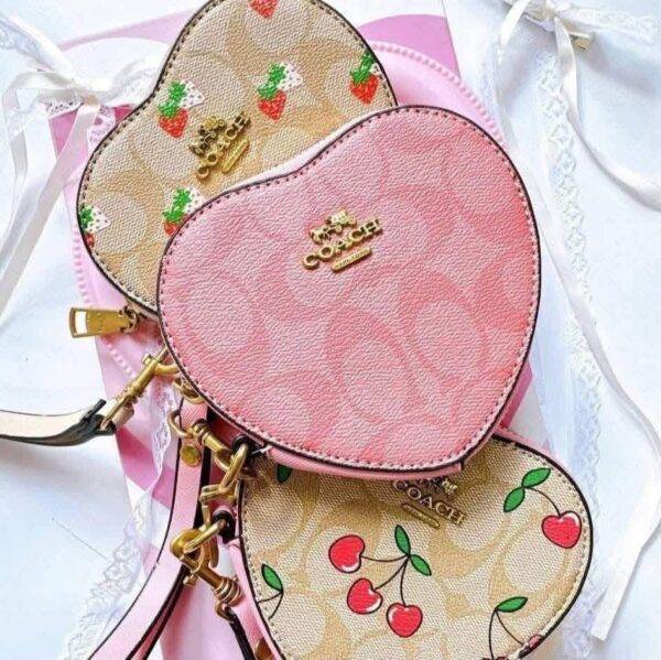 WXL-1063 - MONEDERO EN FORMA DE CORAZON x "COACH" CON CAJA (1 PZA)