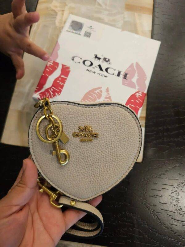 WXL-1063 - MONEDERO EN FORMA DE CORAZON x "COACH" CON CAJA (1 PZA)