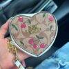 WXL-1063 - MONEDERO EN FORMA DE CORAZON x "COACH" CON CAJA (1 PZA)