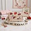 M643-32 - CROSSBODY "CHERRY y STRAWBERRY "CON BROCHE x "COACH" (1 PZA)