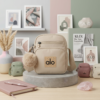 PA8006- MINI CROSSBODY x"ALO" CON POMPON. (1 PZA)