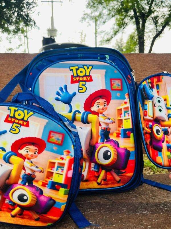 MT-6328- TRIO ESCOLAR DE MOCHILA PARA KINDER CON LUZ LED Y COMPARTIMIENTO PARA CARRITO x "PERSONAJES". (1 TRIO)