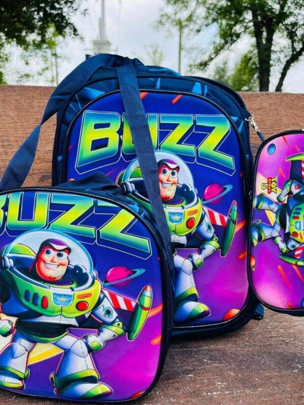 MT-6328- TRIO ESCOLAR DE MOCHILA PARA KINDER CON LUZ LED Y COMPARTIMIENTO PARA CARRITO x "PERSONAJES". (1 TRIO)