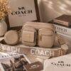 2512-9-CROSSBODY "COACH" CON MONEDERO Y BOLSILLOS DELANTEROS. (1 PZA)