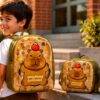 31625 - TRIO ESCOLAR DE MOCHILA PARA PRIMARIA CON LUZ LED y COMPARTIMENTO PARA CARRITO x "CAPIBARA" (1 TRIO)
