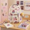 BB1502- MOCHILA "DISEÑO CUADROS" x "DEMON HUNTERS" (1 PZA)