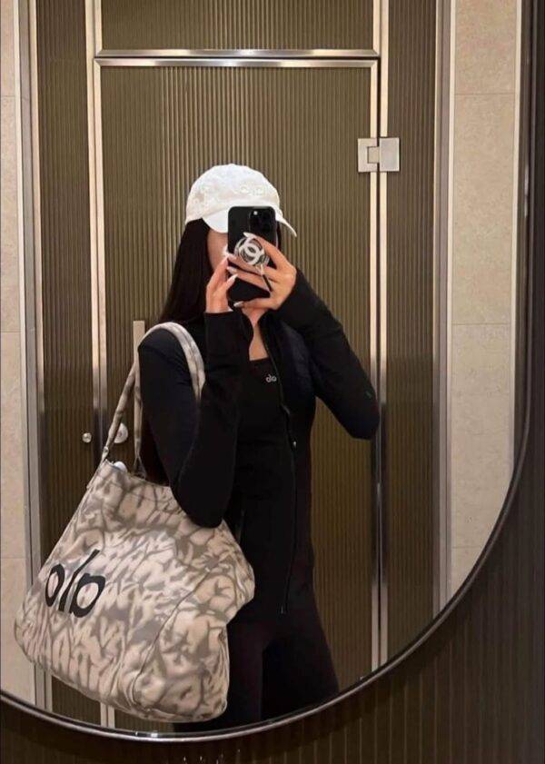 WhatsApp Image 2026-07-18 at 10.13.54 AM (1) YT-666 - TOTE BAG "TIE DYE" x "ALO" (1 PZA)