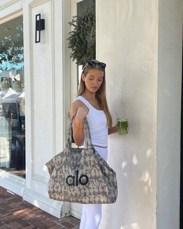 WhatsApp Image 2026-07-18 at 10.13.54 AM (2) YT-666 - TOTE BAG "TIE DYE" x "ALO" (1 PZA)