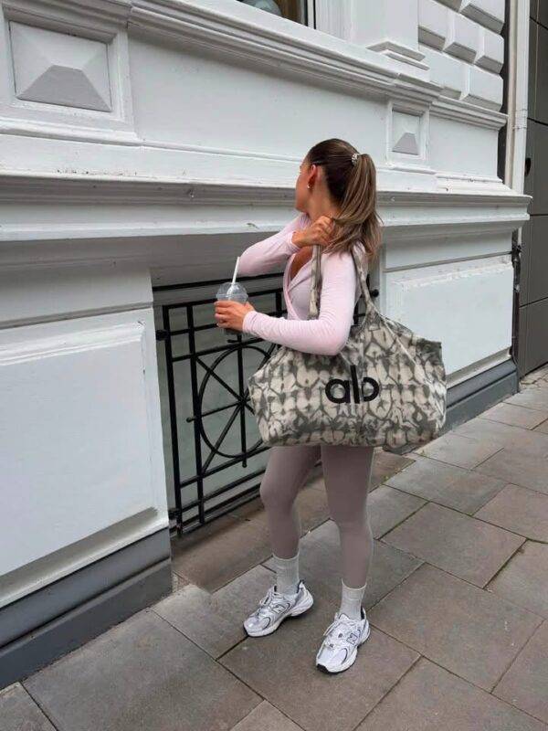 WhatsApp Image 2026-07-18 at 10.13.55 AM YT-666 - TOTE BAG "TIE DYE" x "ALO" (1 PZA)