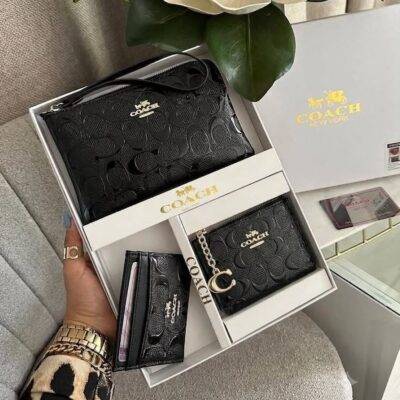 WhatsApp Image 2026-07-22 at 11.58.04 AM 8300 - SET DE MUÑEQUERA CON MONEDERO y TARJETERO x "COACH" CON CAJA (1 SET)