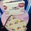 KFC-8301 - MUÑEQUERA CON SEGURO x "COACH" (1 PZA)