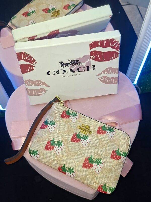 KFC-8301 - MUÑEQUERA CON SEGURO x "COACH" (1 PZA)
