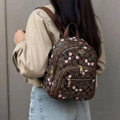 L-K279799 - MOCHILA DISEÑO PERSONAJES y CHERRY x "COACH" (1 PZA)