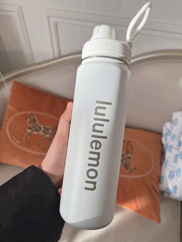 X0864 - TERMO x "LULULEMON" 22 ONZAS (1 PZA)