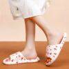 LU99342 - PAR DE SANDALIAS PARA DAMA "CHERRY y STRAWBERRY" x "COACH" (1 PAR)