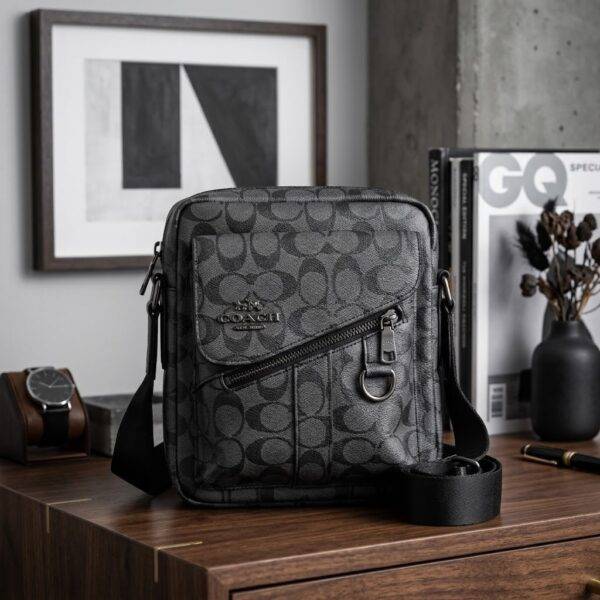 LL-8022 - BANDOLERA CON CIERRE DIAGONAL x "COACH" PARA CABALLERO (1 PZA)