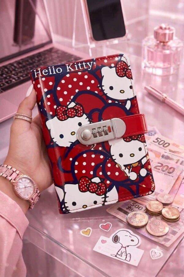 8590 - LIBRETA "ORGANIGASTO" DE "SNOOPY y HELLO KITTY" x "COACH" (1 PZA)