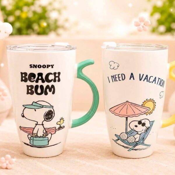 TCB177 - TAZA CON TAPA "BEACH VIPES" x "SNOOPY" (1 PZA)
