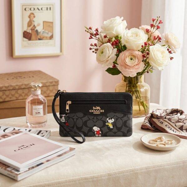 M1016 - MUÑEQUERA CON DOBLE CIERRE DE PERSONJAES y CHERRY x "COACH" (1 PZA)