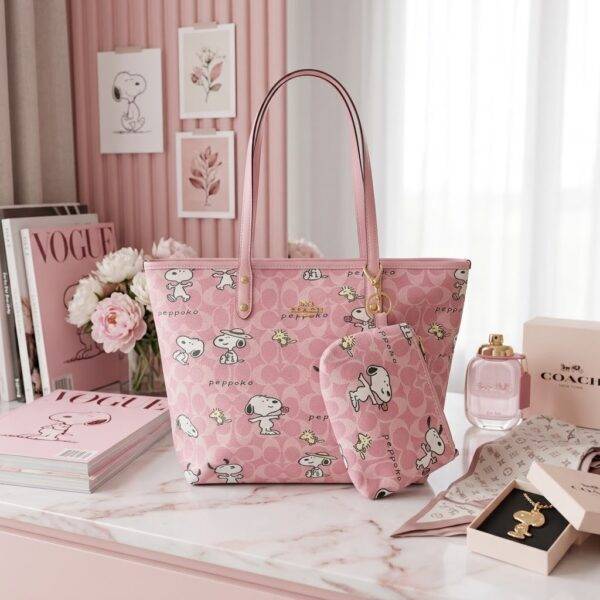 8733 - BOLSA CON MUÑEQUERA DE PERSONAJES y CHERRY x "COACH" (1 PZA)