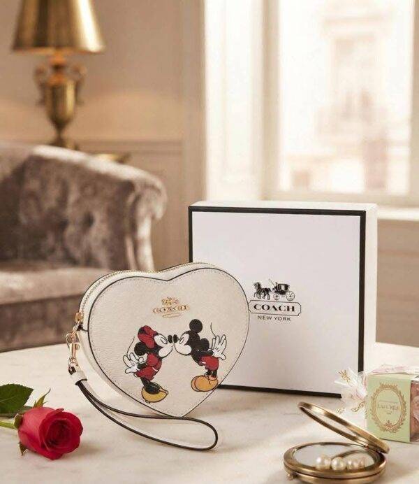 WXL-1149 - MONEDERO EN FORMA DE CORAZON DE PERSONAJES x "COACH" CON CAJA (1 PZA)