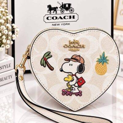 WXL-1149 - MONEDERO EN FORMA DE CORAZON DE PERSONAJES x "COACH" CON CAJA POR TERCIA (3 PIEZAS)