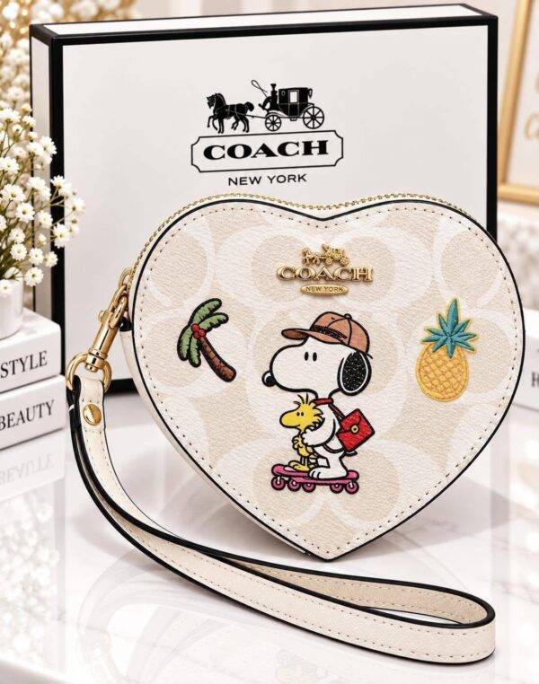 WXL-1149 - MONEDERO EN FORMA DE CORAZON DE PERSONAJES x "COACH" CON CAJA (1 PZA)