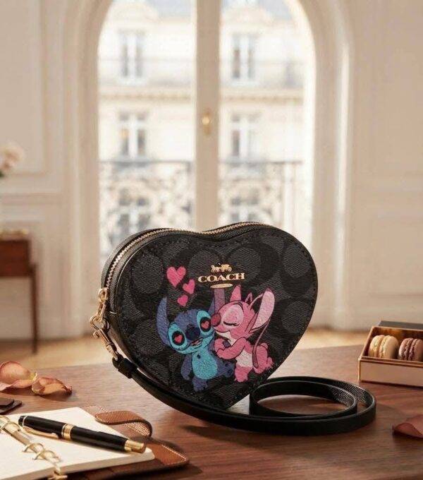 WXL-1149 - MONEDERO EN FORMA DE CORAZON DE PERSONAJES x "COACH" CON CAJA (1 PZA)