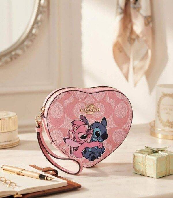 WXL-1149 - MONEDERO EN FORMA DE CORAZON DE PERSONAJES x "COACH" CON CAJA (1 PZA)