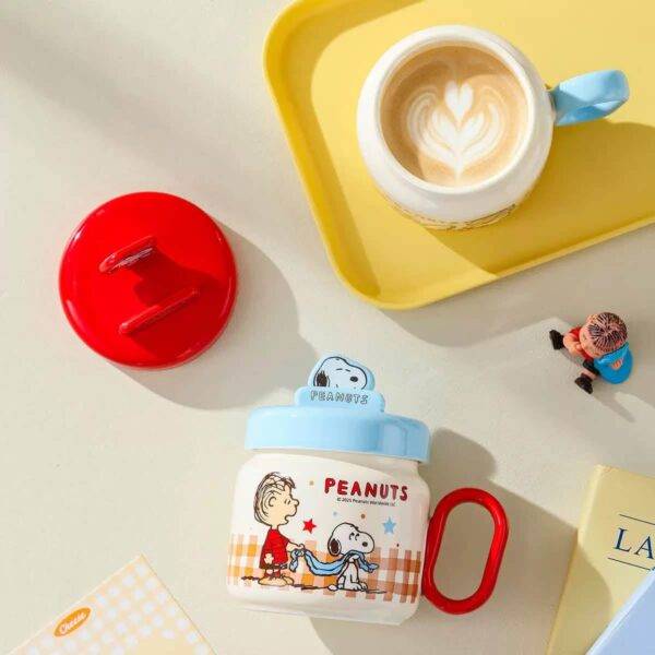 TCB189 - TAZA DE CERAMICA CON TAPA x "SNOOPY" (1 PZA)