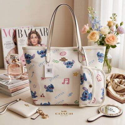 8733 - BOLSA CON MUÑEQUERA/MONEDERO DE PERSONAJES y CHERRY x "COACH" (1 PZA)