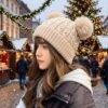 M1 - GORRO TEJIDO CON POMPONES Y PERLAS (1 PZA)