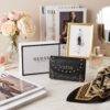 20273 - TARJETERO/MONEDERO x "GUESS y COACH" CON CAJA (1 PZA)
