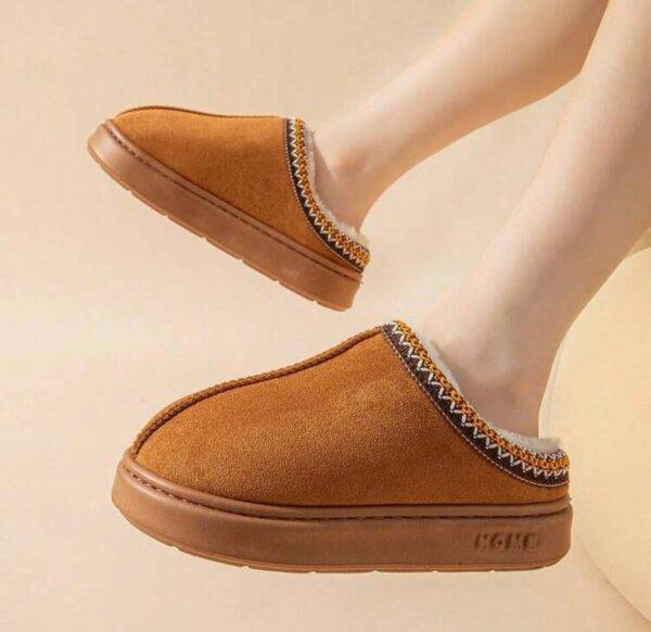 910005 - PANTUFLAS "TIPO ZUECO" AFELPADAS PARA DAMA (1 PZA)